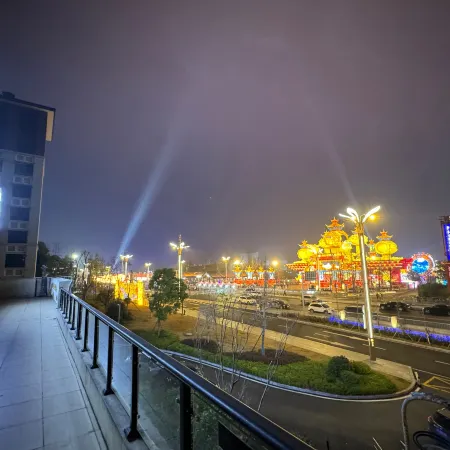 Zigong Qingtian Garden Homestay (Zhonghua Colored Lantern Grand World)