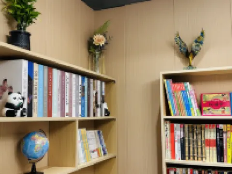 Zhiting Hotel (Zhengzhou Railway Station Erqi Square)