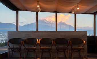 Da'anman Snow Mountain Panoramic Smart Hotel