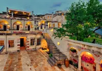 Seki Cave Suites