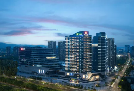 Holiday Inn Express (Nanjing Oriental Wanhui City Youth Olympic Sports Park Branch) Отели рядом с достопримечательностью «Sifang Contemporary Art Museum»