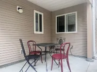 Holiday House in Coquitlam Center Hotels in Port Coquitlam