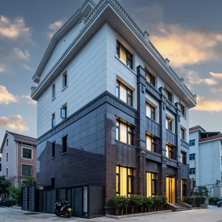 Floral Hotel · Hengdian Qingyan Hotel (Huaxia Cultural Park Store)