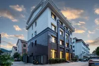 Floral Hotel · Hengdian Qingyan Hotel (Huaxia Cultural Park Store)