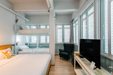 Latima Boutique Hostel Отели рядом с достопримечательностью «Тайско-Бирманская железная дорога»