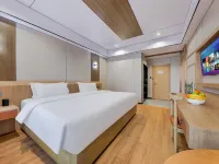 Elong Wanguo Hotel (Xishuangbanna Jinghong Poshui Plaza) Hotels near Jiangbian Night Market