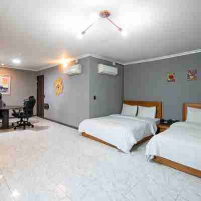 Gung Hotel Rooms