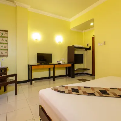 Aiqo Hotel Hotels near All-Night Warungs