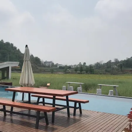 Luxuriant Land Hotel