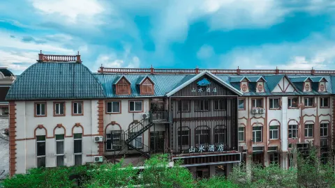 Hulunbuir Genhe Shanshui Hotel (Century Square Longfeng Building) in Genhe