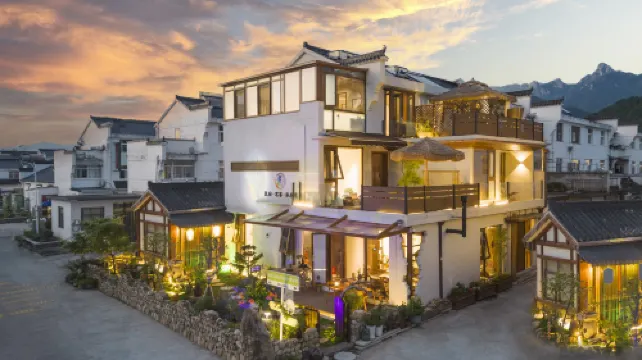 Fengyi Pavilion Homestay in Jiuhua Mountain.