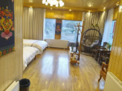 Songpanxia Mud Farmhouse Hotels near Mounigou Scenic Area