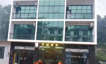 Libo Maolan crosses the post station