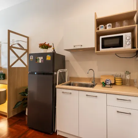Belivin99 Residence Chinatown Отели рядом с достопримечательностью «Школа Дебсирин»