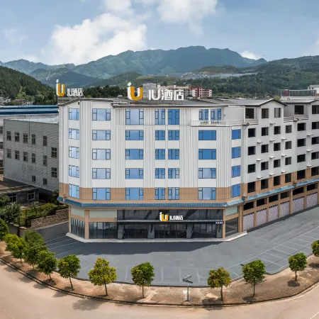 IU Hotel (Xingyi Yangguanggu Tourist Resort Hotel)