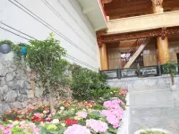 Kangba Yangkang Homestay in Shangri-La City Hotels in de buurt van Diqing Shangri-La Airport
