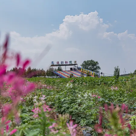 Grassland Skyline Yunyinju Holiday Hotel (Huaqiangu Branch)
