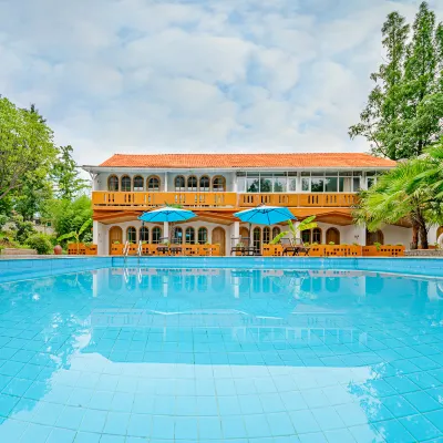 AnjiYanYeZhiTing · ParentChildPrivateSoupVillaVacationStay (Fantasy Jialebi Amusement Park Store) Hotels near Caribiland
