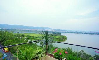 Maitreya Huxi Man Hot Spring Homestay (Huquan Water Town Tourist Resort Scenic Area Branch)