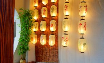Maitreya Huxi Man Hot Spring Homestay (Huquan Water Town Tourist Resort Scenic Area Branch)