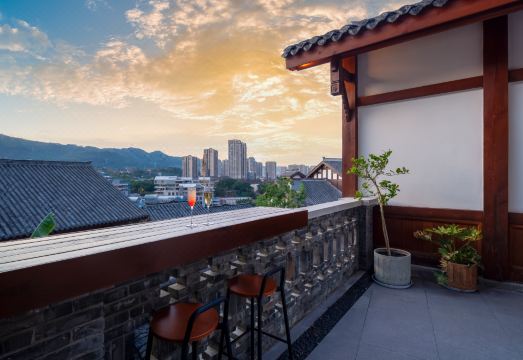 세븐 오클락 호텔 로비