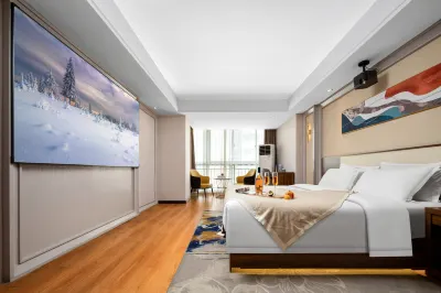 Home Inn Huaxuan Collection Hotel (Zhumadian High-speed Railway Station)