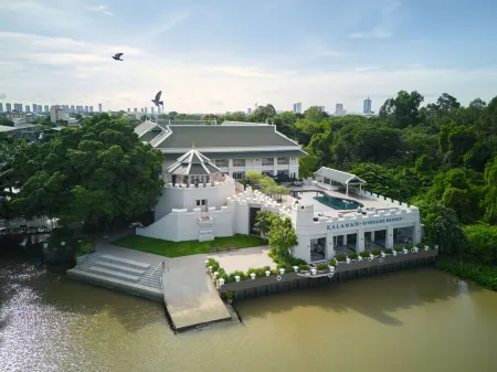 Kalanan Riverside Resort Отели рядом с достопримечательностью «Wat Chonprathan Rangsarit»