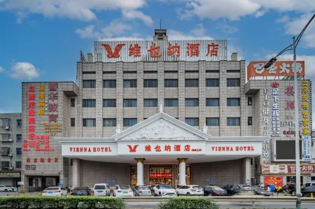 Vienna Hotel (Guan Hai Dian) Отели рядом с достопримечательностью «Baiyang Lake»