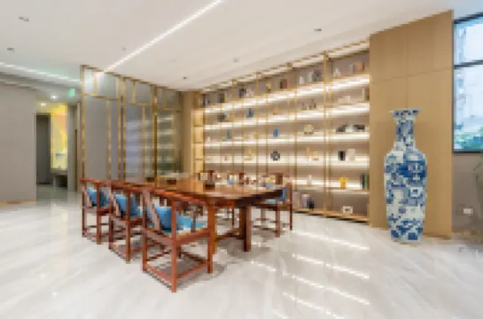 Run Hotel (Yancheng Baolong Square Jinying Julonghu)