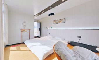 Xueyu Qishe · Scenic View Villa Hotel (Kangding Tagong Grassland Branch)