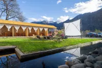 Banshan Courtyard · Looking Up at the Stars · Holiday Hotel