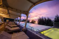 Kensington Hotel Saipan - Pools
