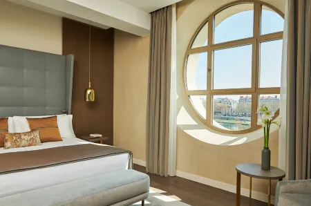InterContinental Lyon - Hotel Dieu by IHG Отели рядом с достопримечательностью «Университет Люмьер Лион 2 - Кампус Берж дю Рона»