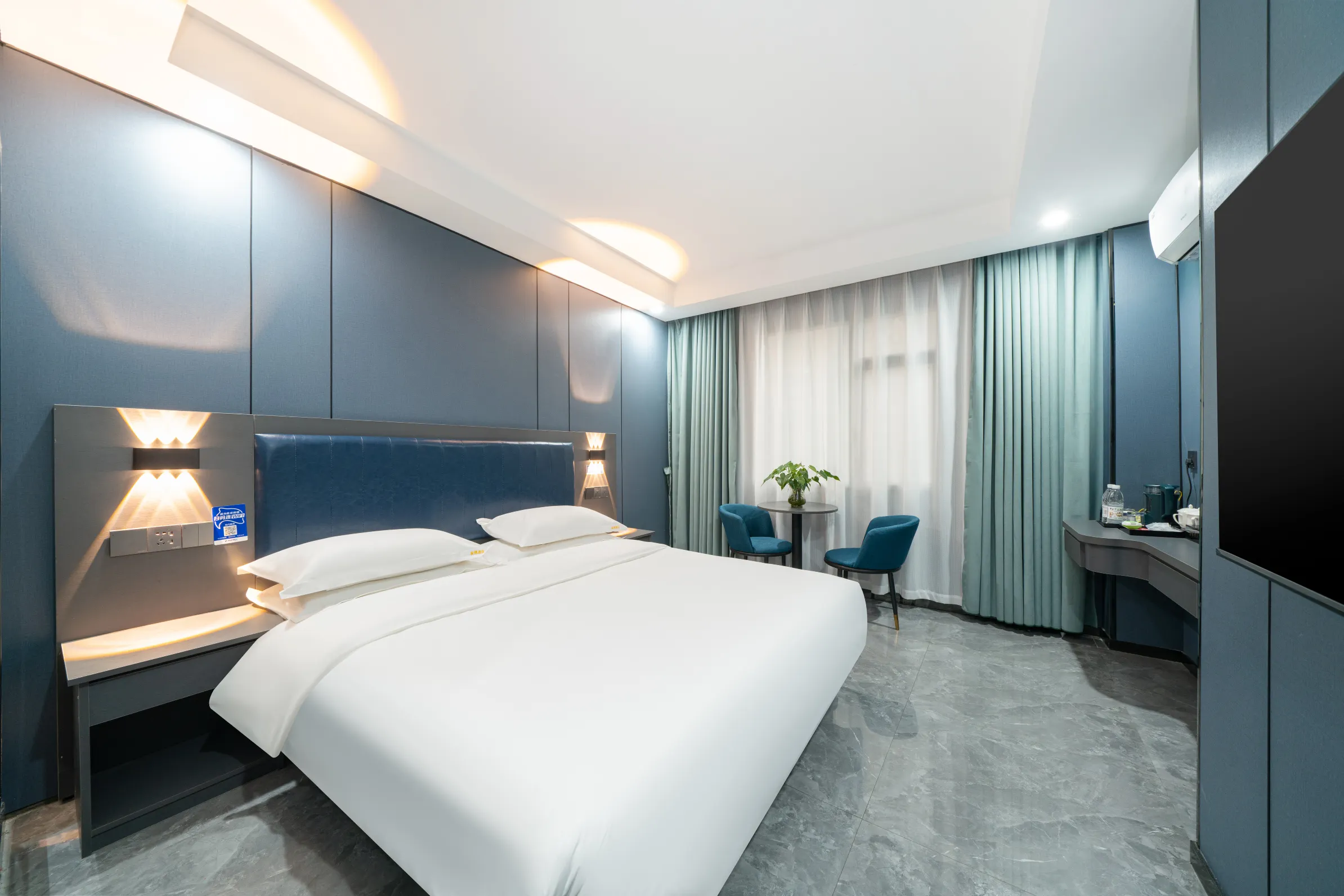 Jinbo Hotel (Liuzhou High-Speed Railway Station Wuxing Commercial Street)