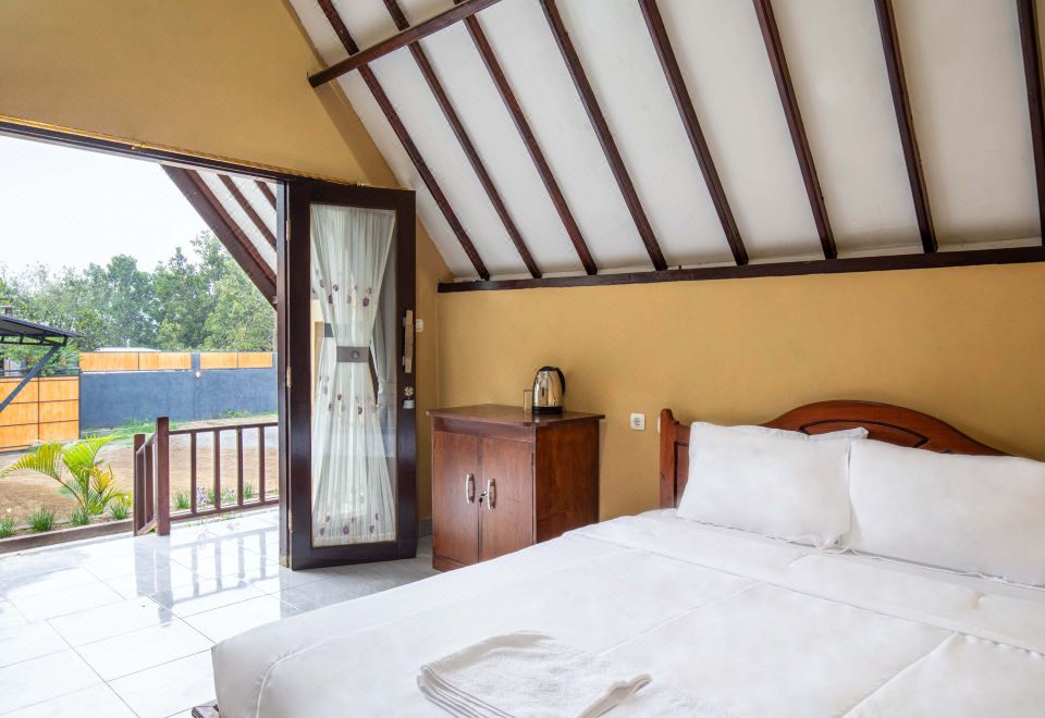 롬복 조야 린자니 빌라의 외관