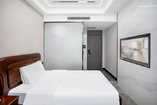 Homeinn Fairyland Hotel (Urumqi International Grand Bazaar, Hotan 2nd Street) Отели рядом со станцией Wulumuqi South Railway Station