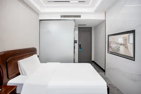 Homeinn Fairyland Hotel (Urumqi Hotan 2nd Street South Railway Station) Отели рядом с достопримечательностью «Xinjiang University Gymnasium»