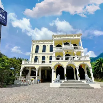 Daddy Dream Hotel and Residence