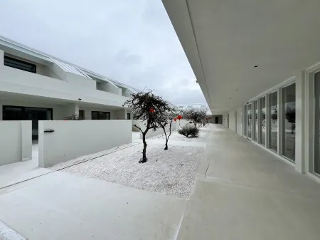 Yele Lake Scientific Research Hotel