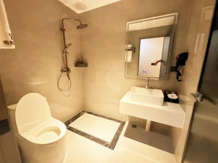 Xiaogan Baiya Fashion Hotel