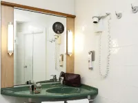 إيبيس مدريد كالي ألكالا Hotels near باراخاس