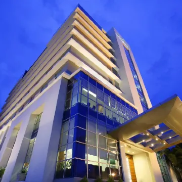 Hotel Santika Makassar ロサリ・ビーチ周辺のホテル