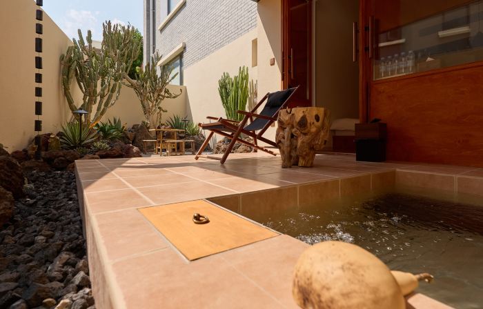 Stone Hot Spring Inn (Hot Spring Qidan Ancient Town)