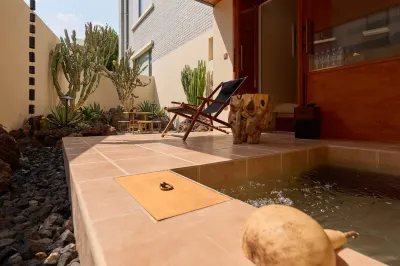 Stone Hot Spring Inn (Hot Spring Qidan Ancient Town)