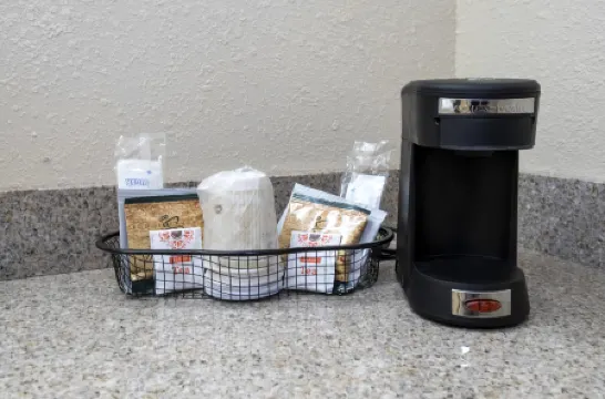 丹維爾紅頂套房酒店