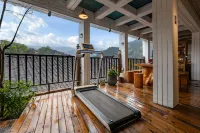 Xijiang Wants to stay in  Light Luxury Hotel (Observation Deck Branch) - Gym