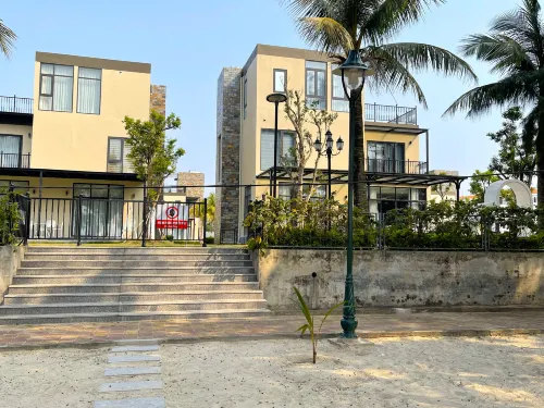 TSQ STAY Villa Beachside Hotels in Móng Cái
