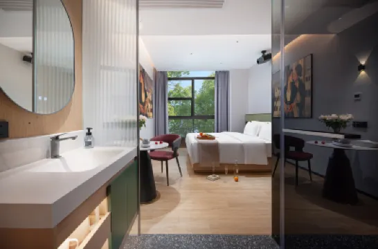 Guangzhou Kaino | AESTHETIC FASHION Design Hotel (Beijing Road West Gate Subway Station Branch) Hotel dekat Nine Steps Pedestrian Street