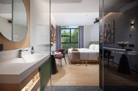 Guangzhou Kaino | AESTHETIC FASHION Design Hotel (Beijing Road West Gate Subway Station Branch) Отели рядом с достопримечательностью «Temple of the Five Immortals (Wuxian Guan)»