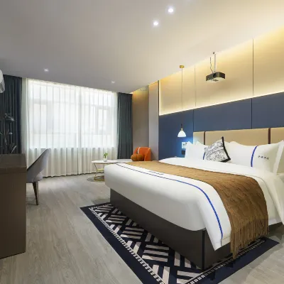 HUAYUHOTEL Hotels near Longhua Temple
